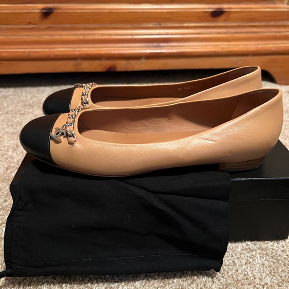 Chanel ballerina flats with chain detail - Picture 2 of 3